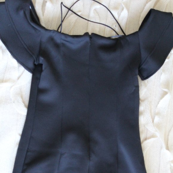 Guess Off Shoulder Charmaine Dress - Black - Picture 3 of 4